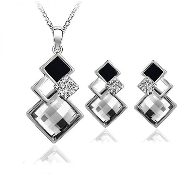 Necklace with pair of earrings - Silver